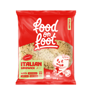 ИТАЛЬЯНСКИЙ СЭНДВИЧ С МОЦАРЕЛЛОЙ, ПОМИДОРАМИ И СОУСОМ БАЗИЛИКОВ