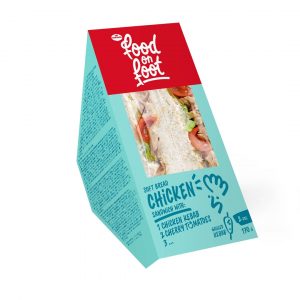 SVIESTMAIZE SOFT BREAD AR VISTAS GAĻAS KEBABU, ĶIRŠU TOMĀTIEM UN VIEGLI PIKANTU MĒRCI